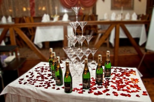 Пирамида из шампанского - подача алкоголя со вкусом